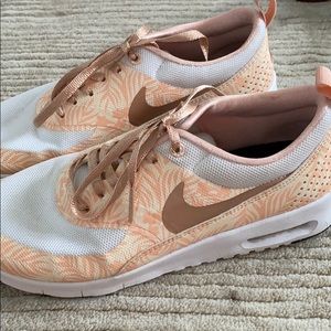 Nike Thea Rose Gold Palm Print Size 6.5 Y/ 7.5/8 W